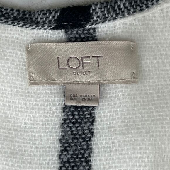 The Loft Shawl One Size Grid Pattern Plaid Soft Knit Open Front Boho Fringe Wrap - Picture 7 of 8